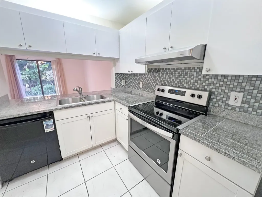 9096 NW 40th Street Coral Springs FL 33065