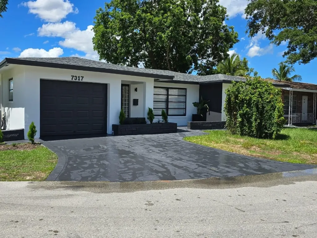 7317 NW 57th Court Tamarac FL 33321