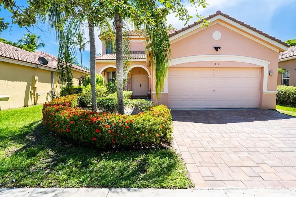 1112 Chinaberry Drive Weston FL 33327