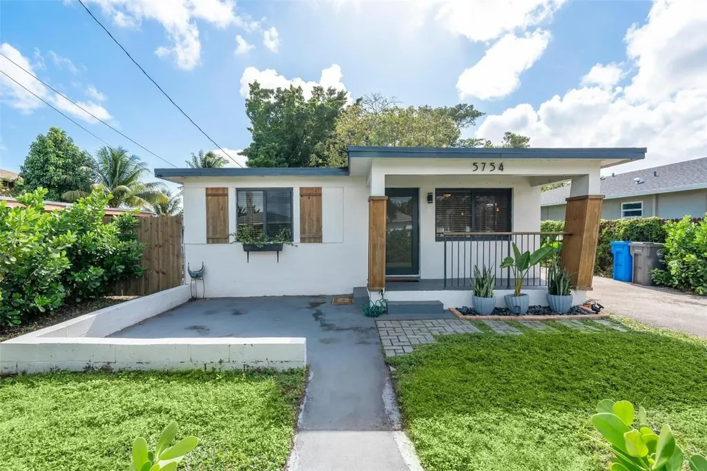 5754 SW 20th Street West Park FL 33023