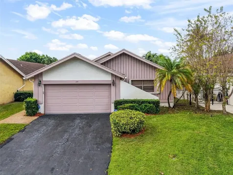 221 SW 87th Terrace Plantation FL 33324