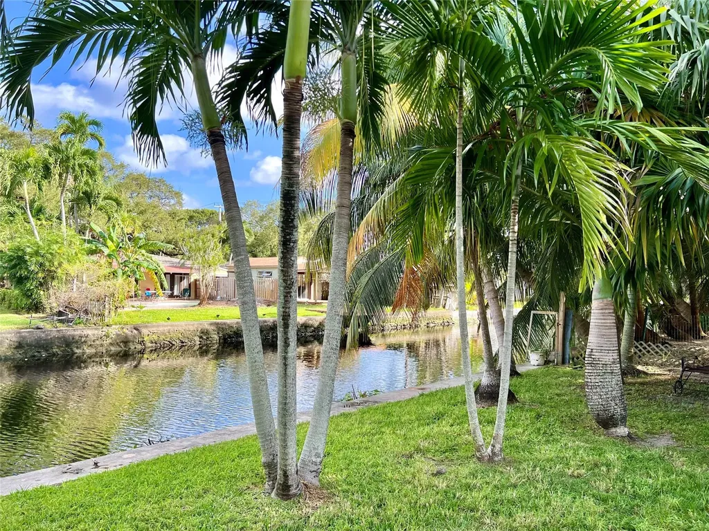808 SW 8th Terrace Fort Lauderdale FL 33315