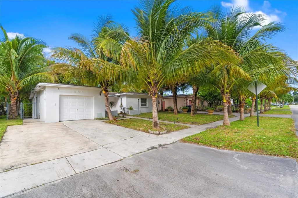 851 SW 66th Avenue North Lauderdale FL 33068