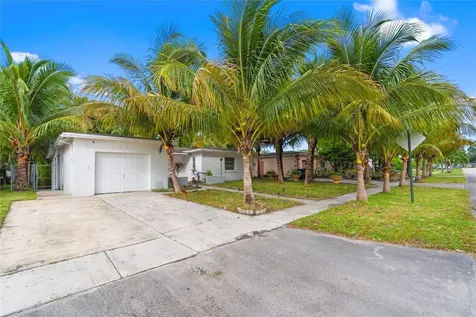 851 SW 66th Avenue North Lauderdale FL 33068