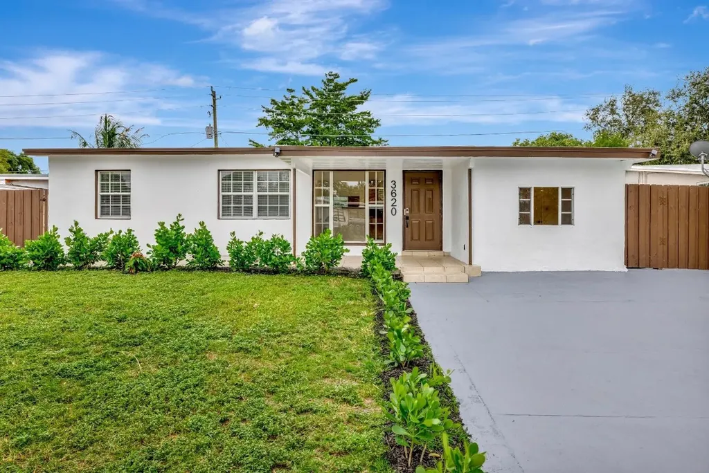 3620 SW 40th Street West Park FL 33023
