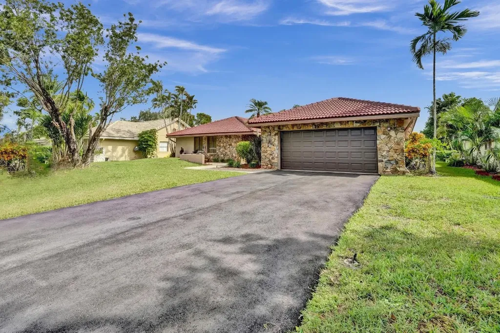 2019 NW 108th Lane Coral Springs FL 33071