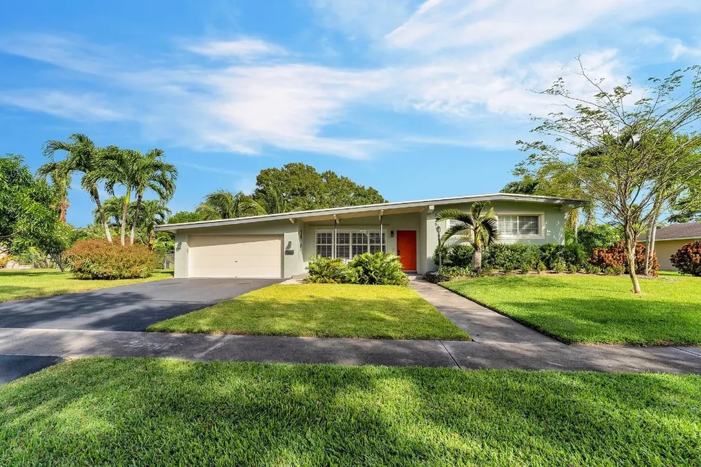 5751 Pine Terrace Plantation FL 33317