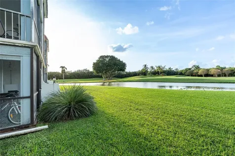 9611 N Hollybrook Lake Drive Pembroke Pines FL 33025