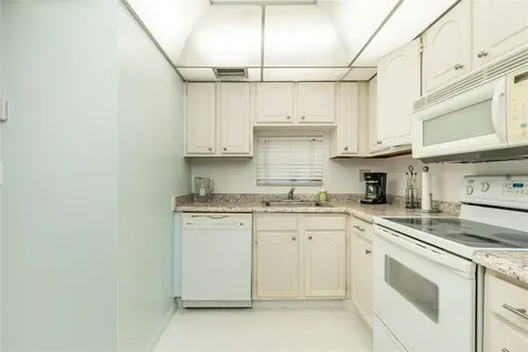 9611 N Hollybrook Lake Drive Pembroke Pines FL 33025