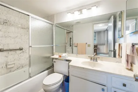 9611 N Hollybrook Lake Drive Pembroke Pines FL 33025