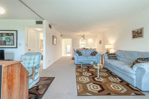 9611 N Hollybrook Lake Drive Pembroke Pines FL 33025