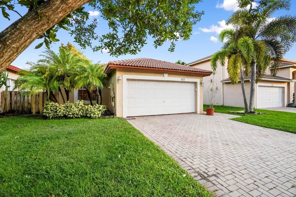6122 NW 41st Drive Coral Springs FL 33067