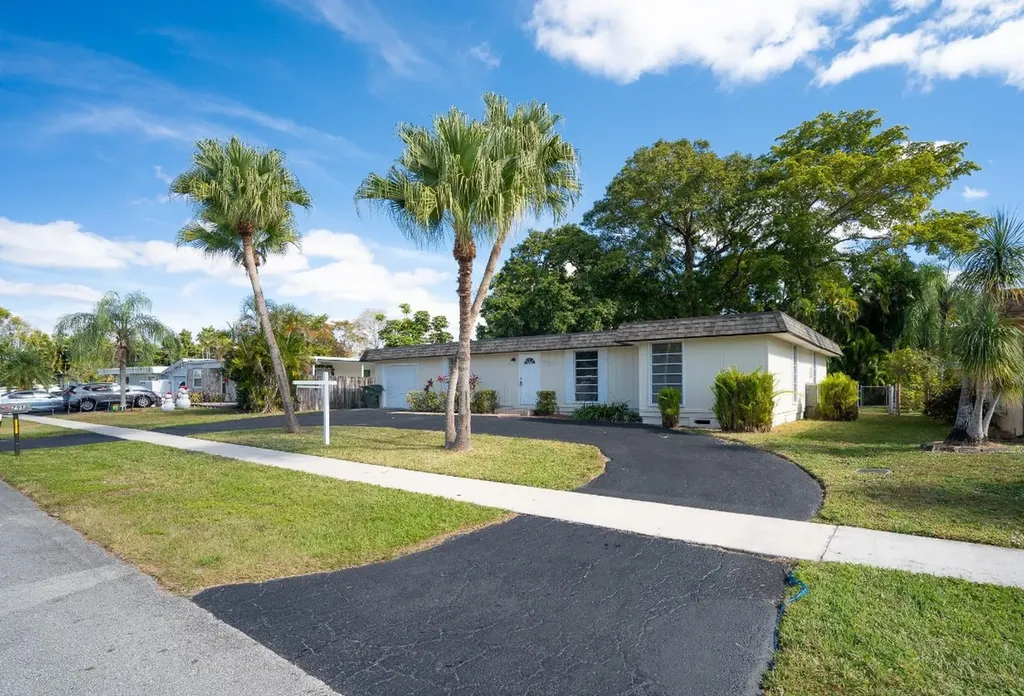 7914 NW 74th Terrace Tamarac FL 33321