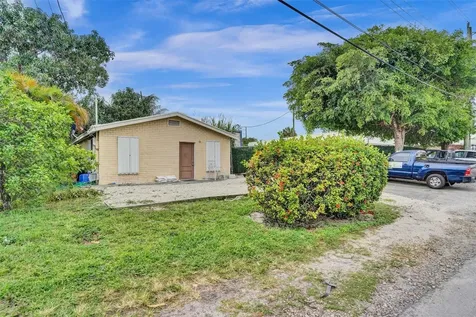 520 NE 43rd Street Oakland Park FL 33334