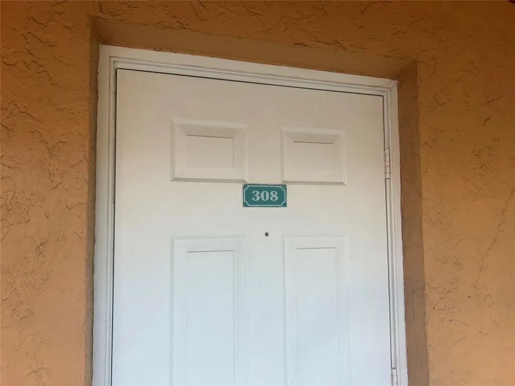6900 SW 39th Street Davie FL 33314