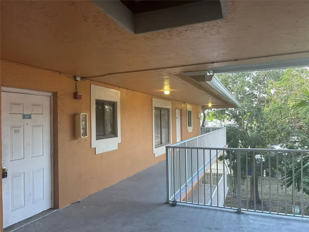 6900 SW 39th Street Davie FL 33314