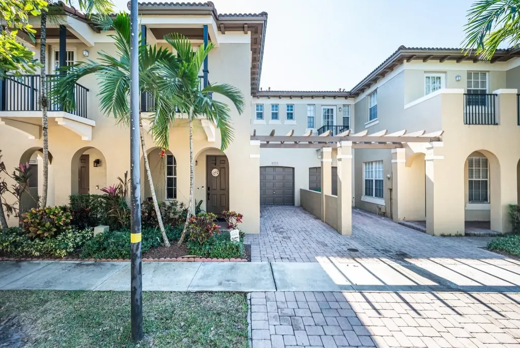8666 Blaze Court Davie FL 33328