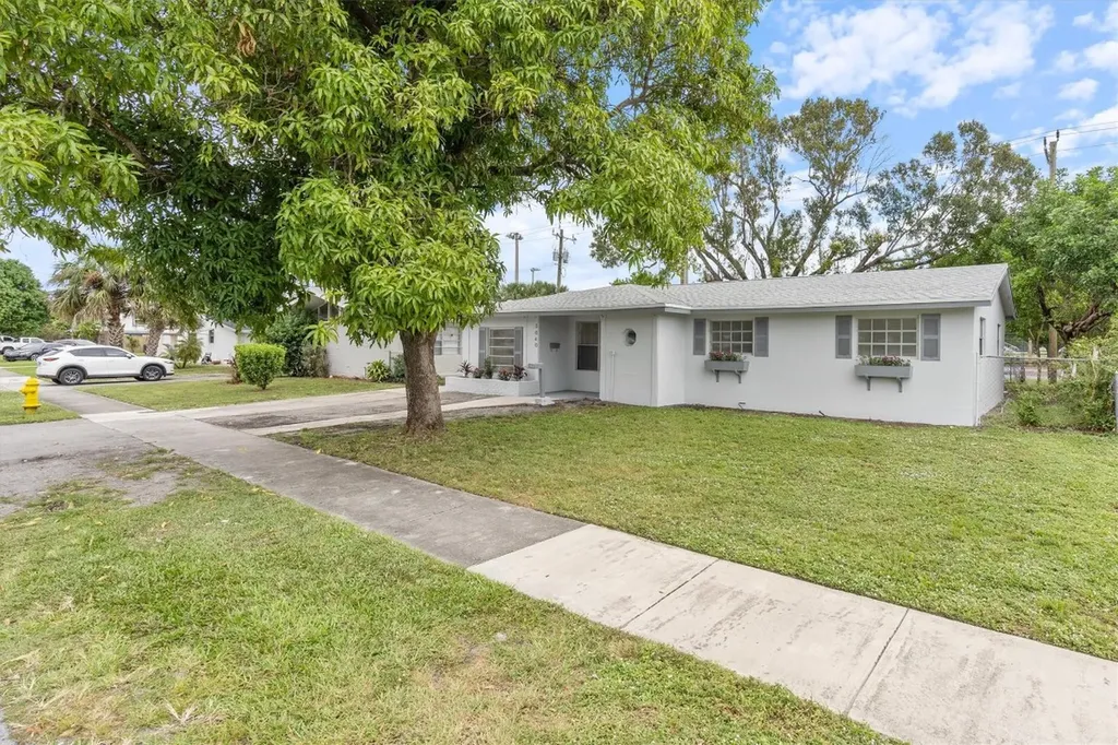 3640 NW 44th Avenue Lauderdale Lakes FL 33319