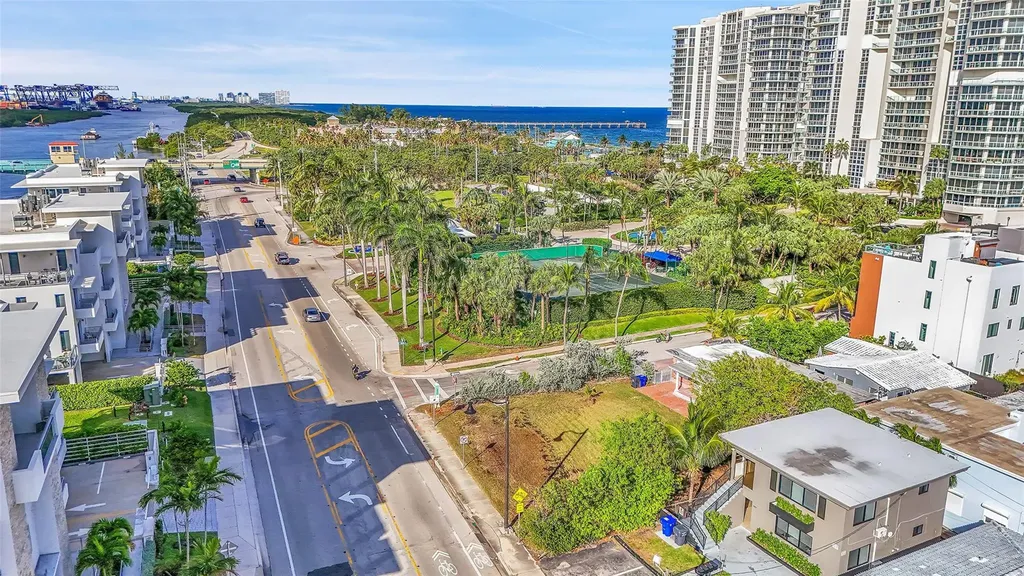 356 Balboa Street Hollywood FL 33019