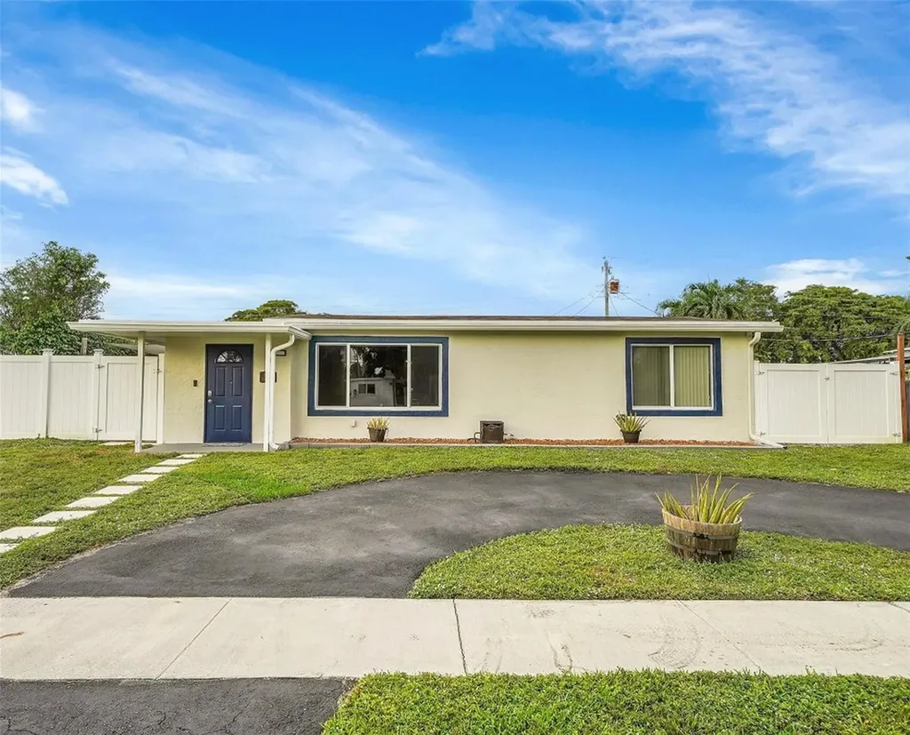 5621 SW 38th Street Davie FL 33314