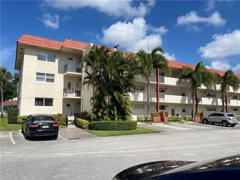 9410 N Hollybrook Lake Drive Pembroke Pines FL 33025