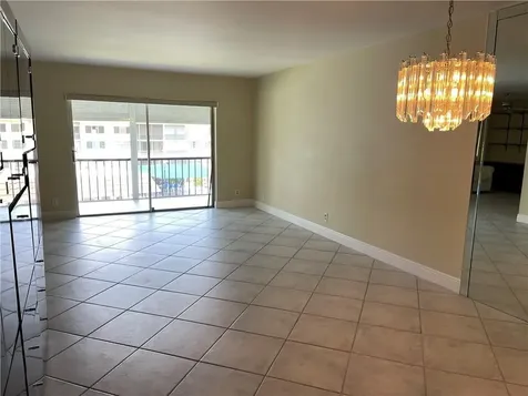 9410 N Hollybrook Lake Drive Pembroke Pines FL 33025