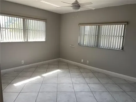9410 N Hollybrook Lake Drive Pembroke Pines FL 33025
