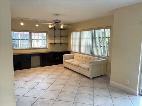 9410 N Hollybrook Lake Drive Pembroke Pines FL 33025