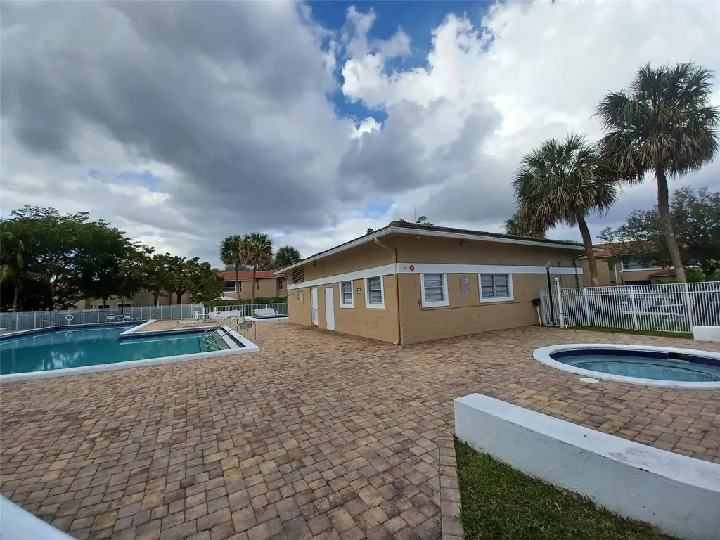 10036 Twin Lakes Drive Coral Springs FL 33071