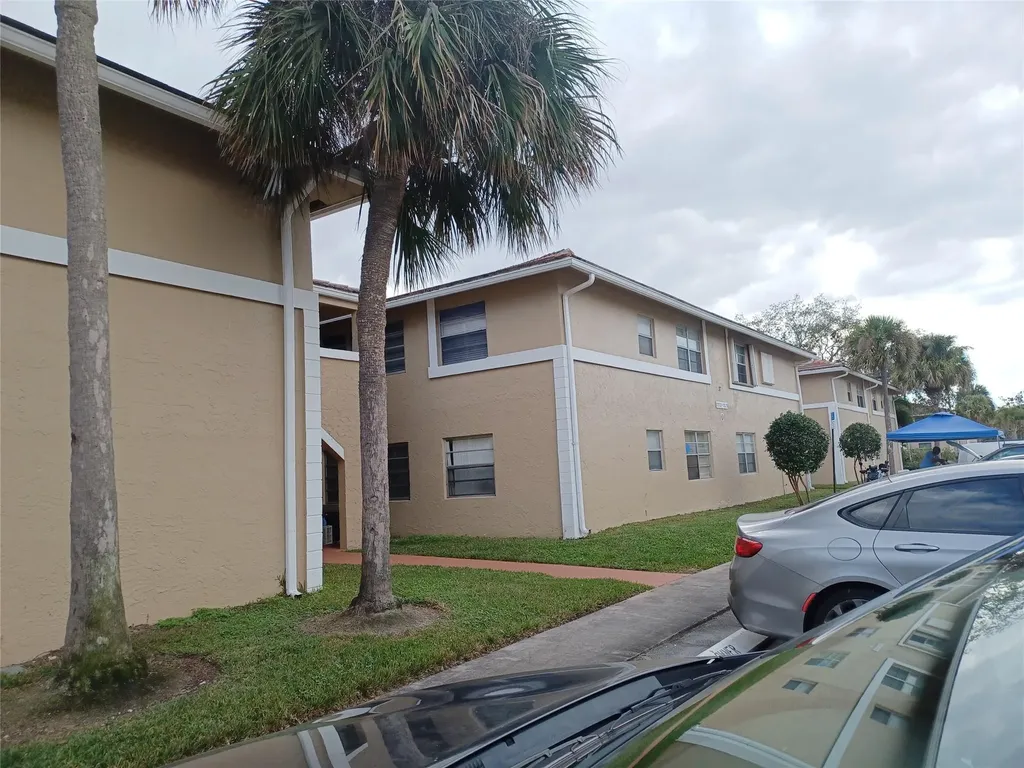 10036 Twin Lakes Drive Coral Springs FL 33071
