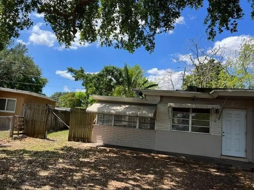 5730 Cleveland Street Hollywood FL 33021