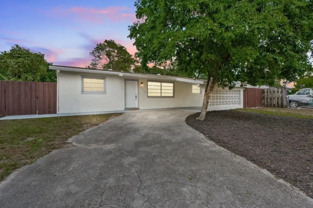 771 S 62nd Avenue Hollywood FL 33023