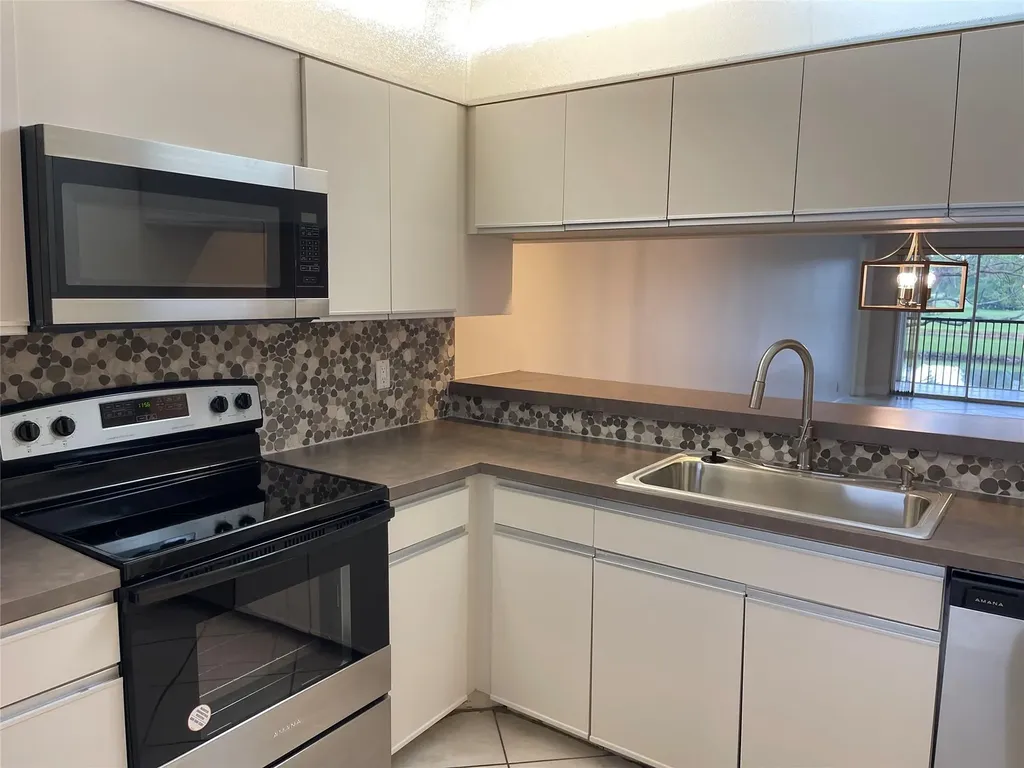 3993 Cypress Reach Court Pompano Beach FL 33069