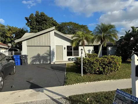 1231 SW 74th Avenue North Lauderdale FL 33068