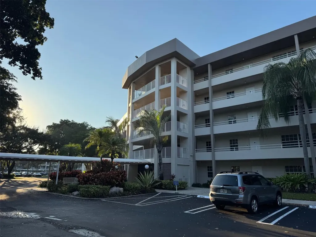 545 Oaks Lane Pompano Beach FL 33069
