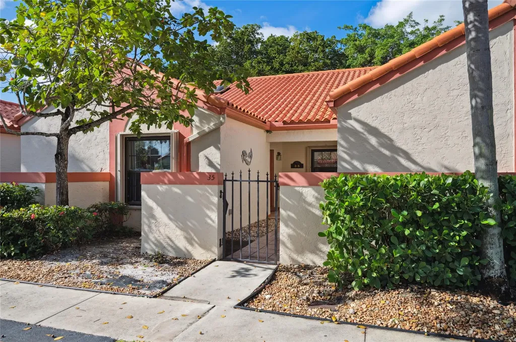 35 Centennial Court Deerfield Beach FL 33442