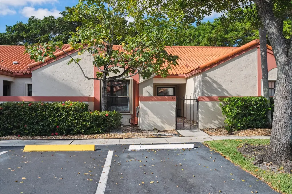 35 Centennial Court Deerfield Beach FL 33442