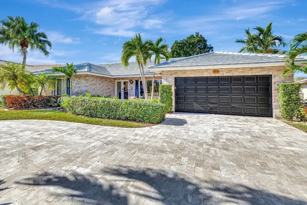 596 NW 111th Way Coral Springs FL 33071