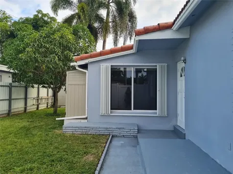 906 NE 3 Street Hallandale Beach FL 33009