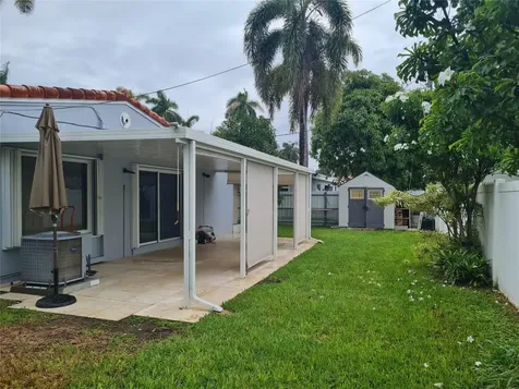 906 NE 3 Street Hallandale Beach FL 33009