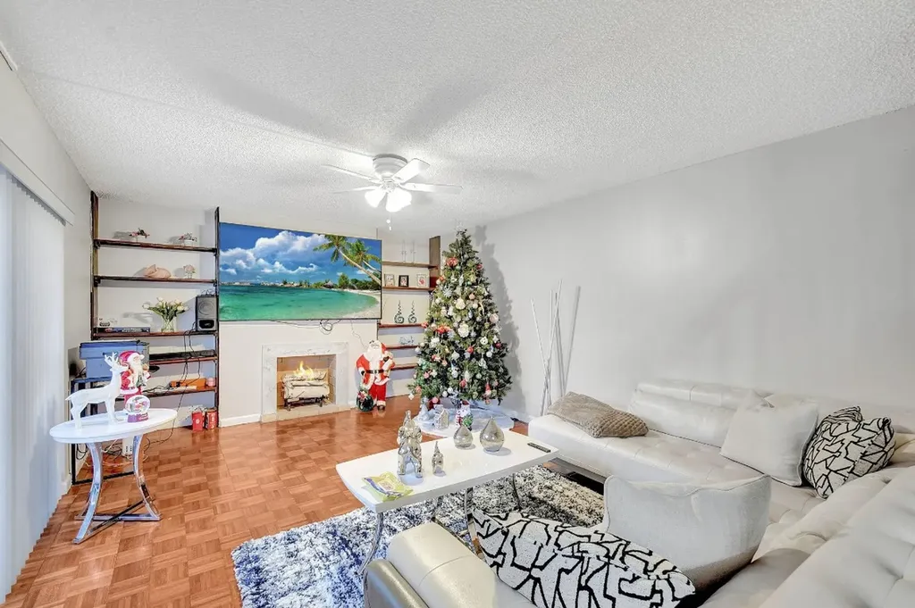 364 Lake Arbor Drive Palm Springs FL 33461