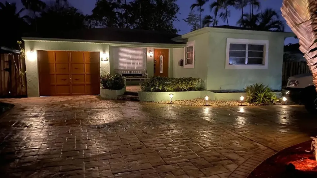 425 S 26th Avenue Hollywood FL 33020