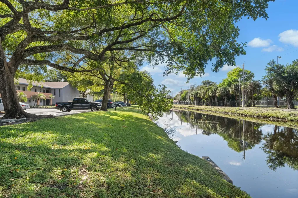 371 87th Terrace Plantation FL 33324