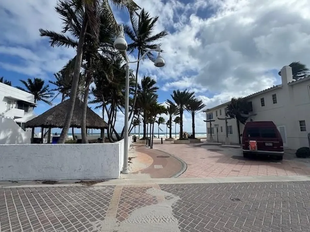 315 Mckinley Street Hollywood FL 33019