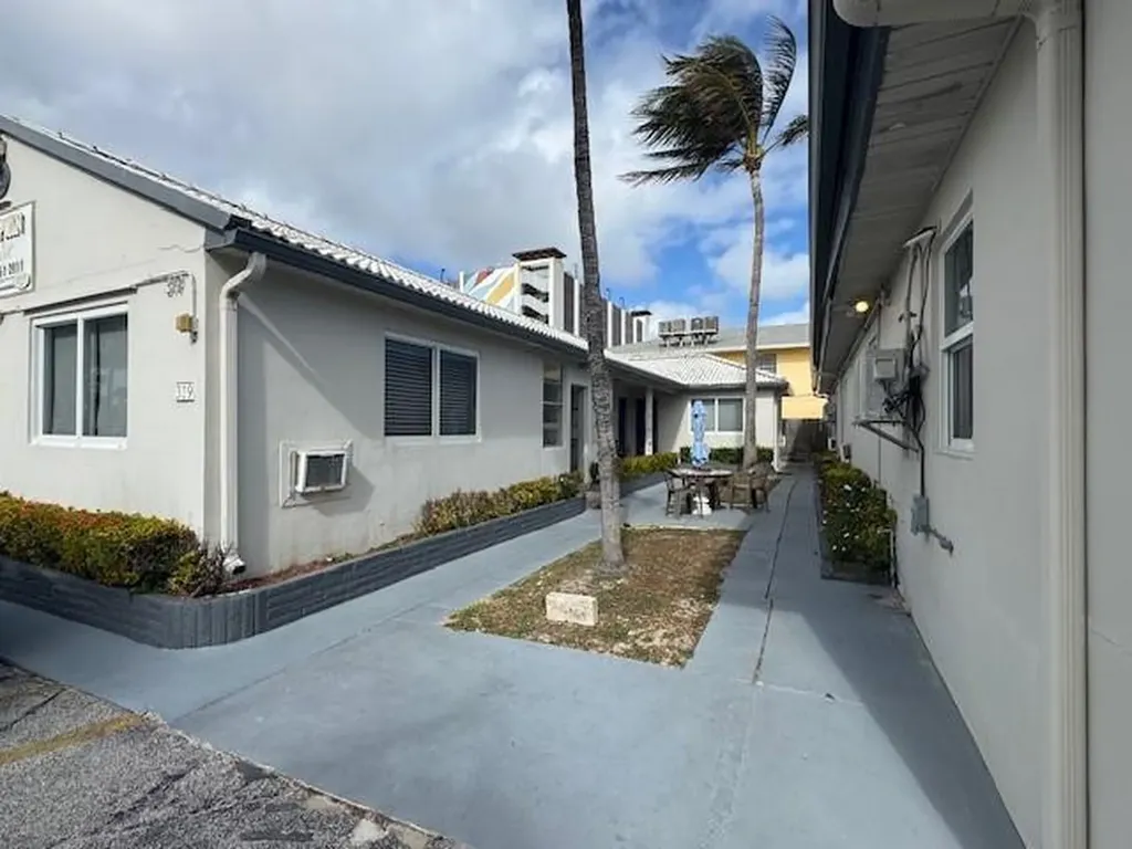 315 Mckinley Street Hollywood FL 33019