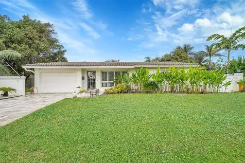 2611 NE 53rd Court Lighthouse Point FL 33064