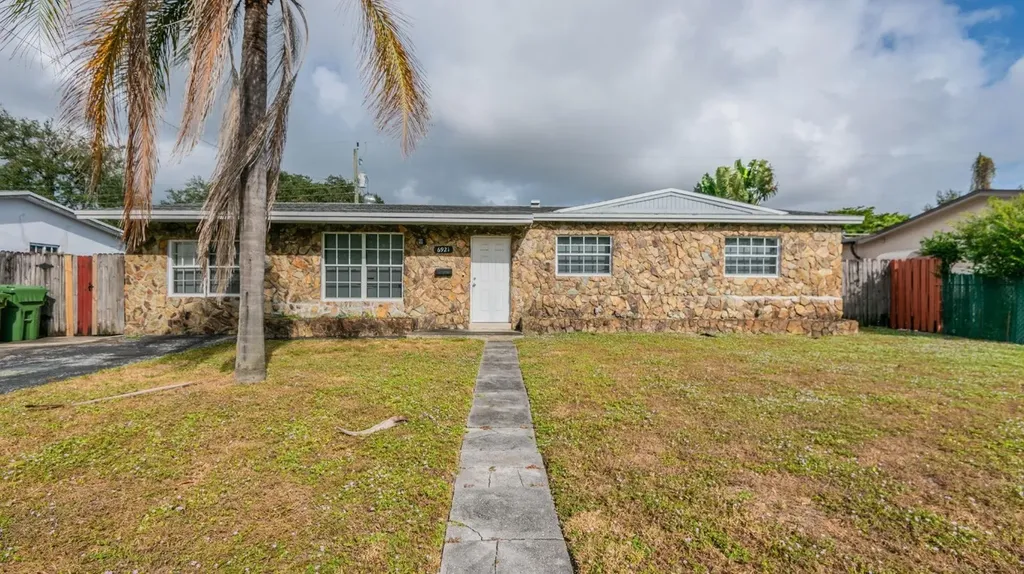 6921 SW 6th Street Pembroke Pines FL 33023