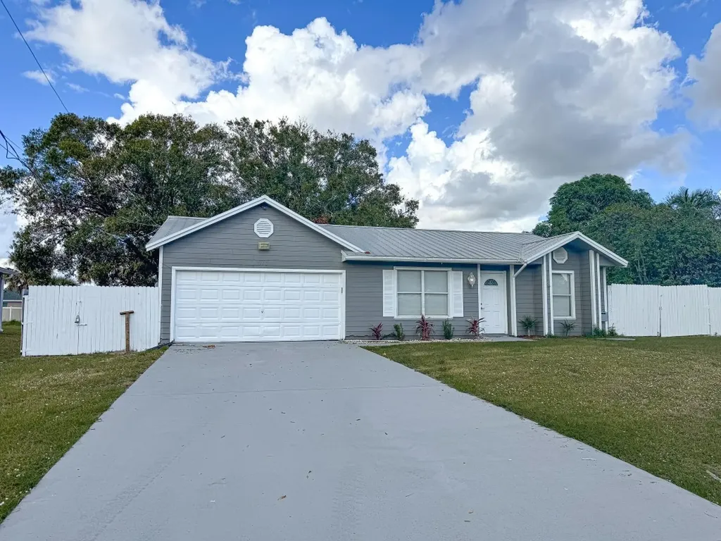 873 SW Hamberland Avenue Port St Lucie FL 34953