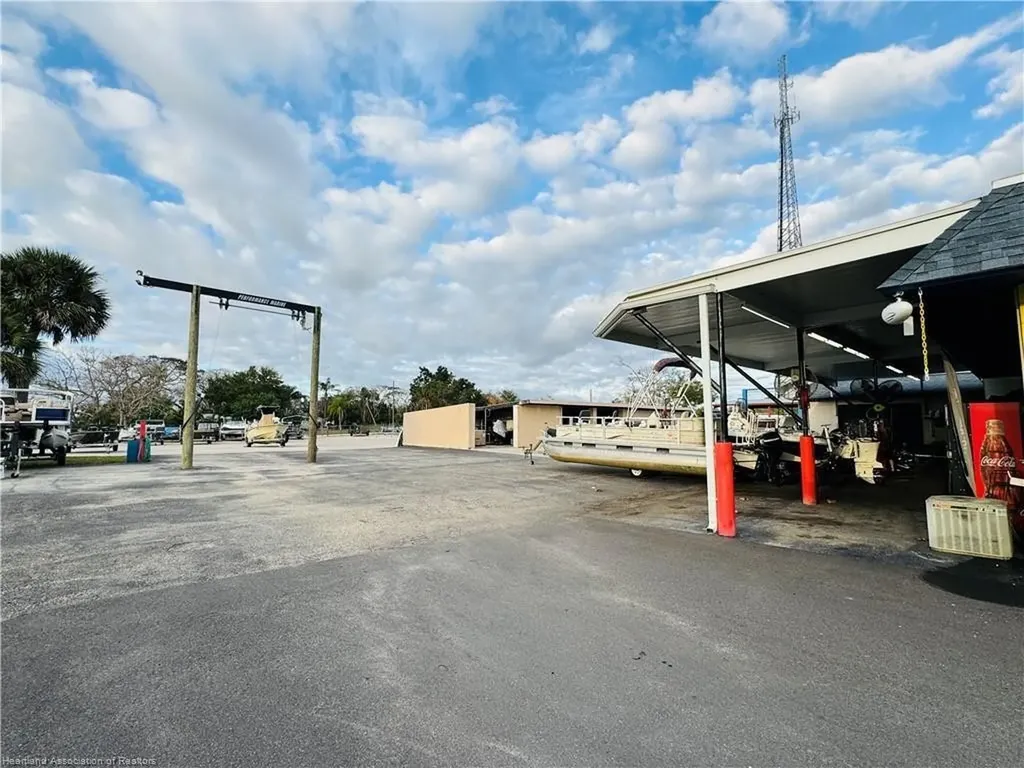 1130 Us 27 Lake Placid FL 33852