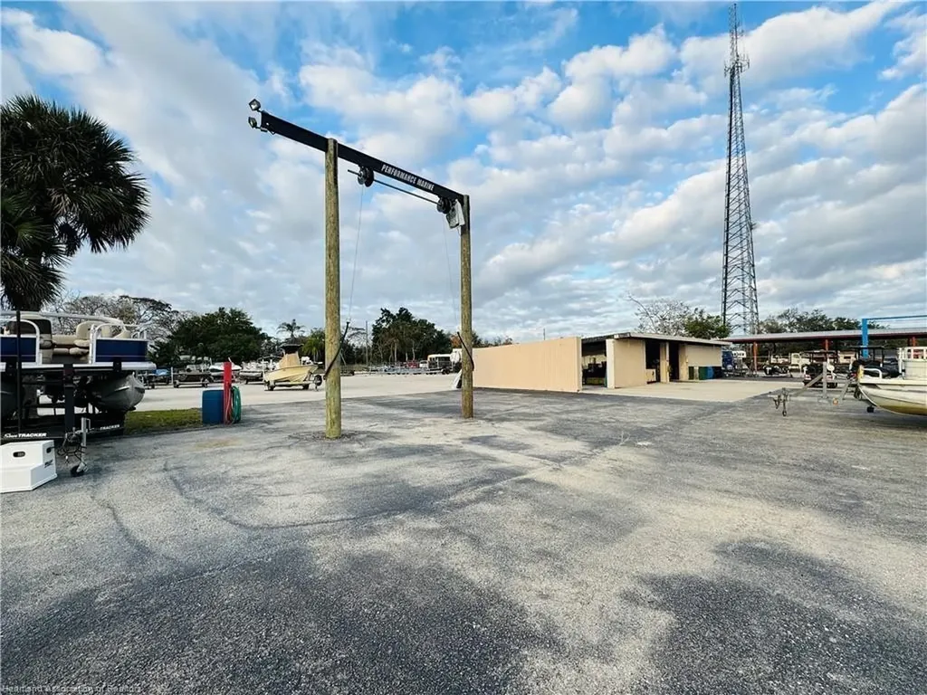 1130 Us 27 Lake Placid FL 33852